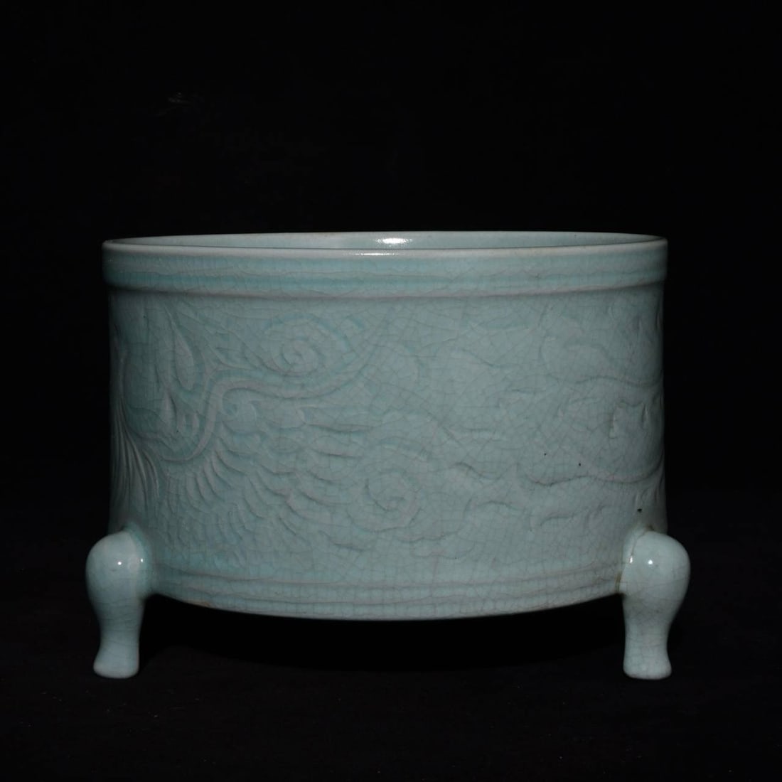 A Song Dynasty Ru ware three-legged box with a phoenix design and an inscription by Emperor Qianlong: A Song Dynasty Ru ware three-legged box with a phoenix design and an inscription by Emperor Qianlong, measuring 13.5 x 19 cm in height.