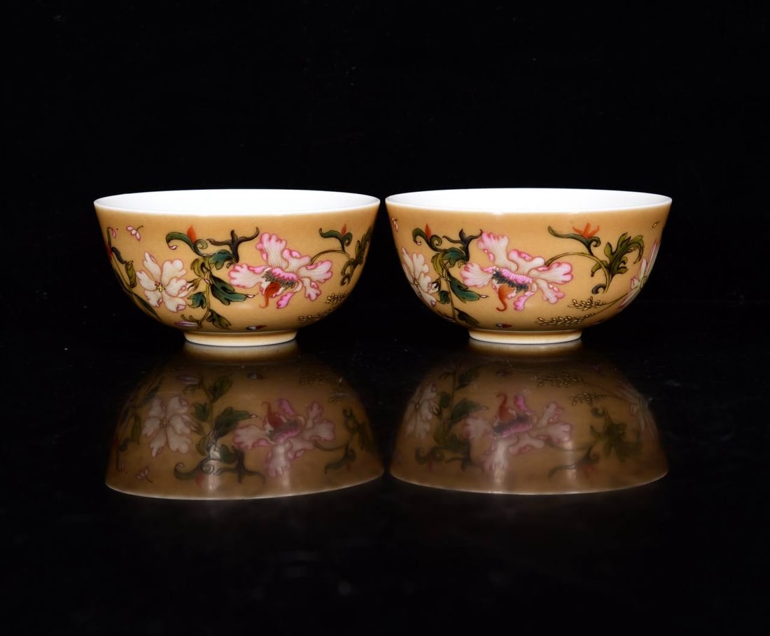 A small famille rose bowls with floral design, dating to the Yongzheng period (1 of 9)
