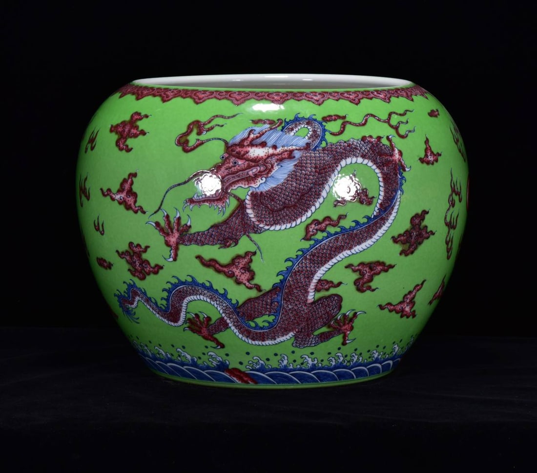 A Qing Dynasty Kangxi period green-based underglaze red dragon-patterned apple jar: A Qing Dynasty Kangxi period green-based underglaze red dragon-patterned apple jar, 29*38 cm in size.