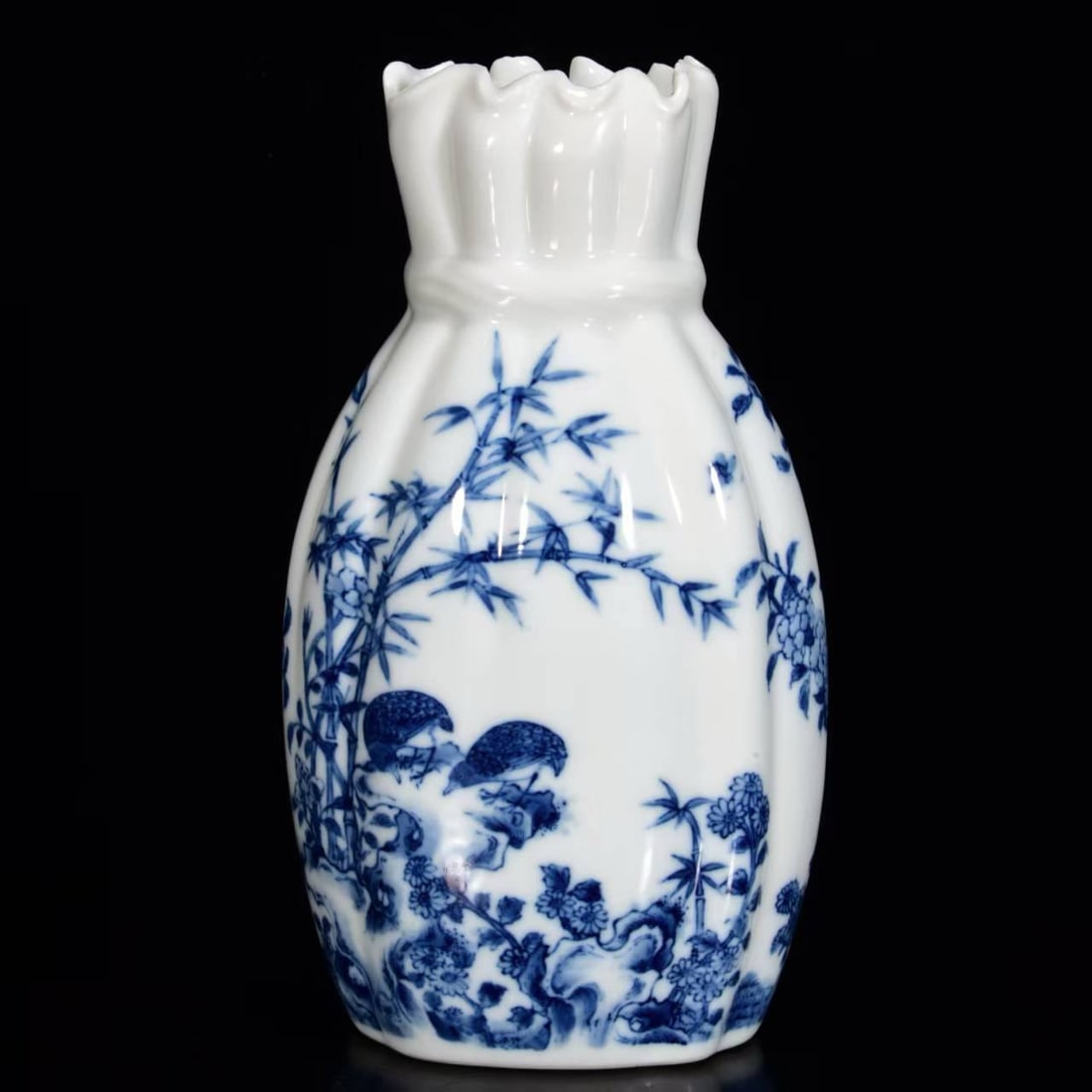 Qing Dynasty, Yongzheng Period, Blue and White Porcelain Vase with Floral and Bird Design: Qing Dynasty, Yongzheng Period, Blue and White Porcelain Vase with Floral and Bird Design, 19*11 cm