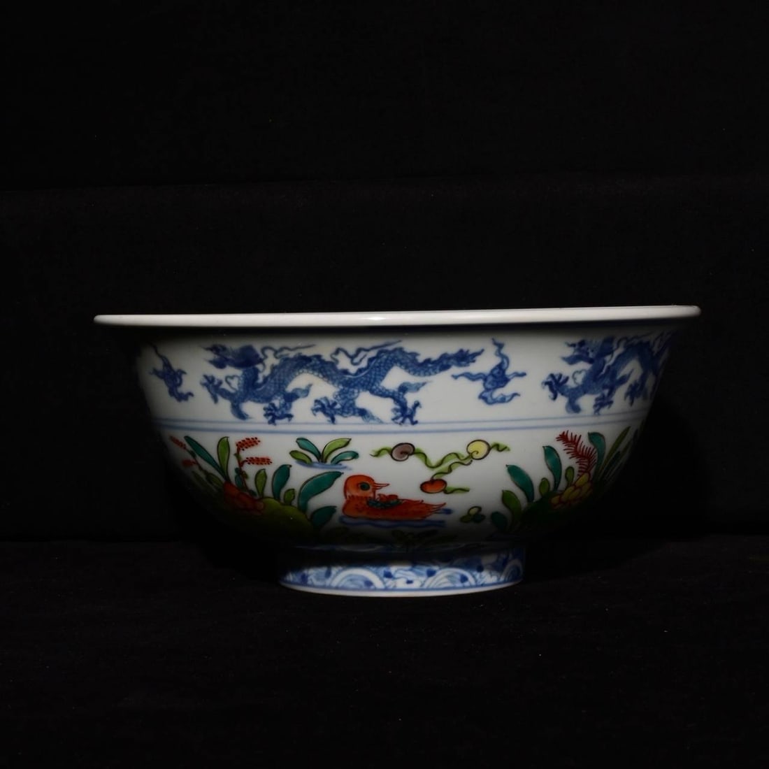 A polychrome bowl with mandarin duck and dragon design: A polychrome bowl with mandarin duck and dragon design, made during the Xuande period of the Ming Dynasty, measuring 9.3 x 20.3 cm in height.