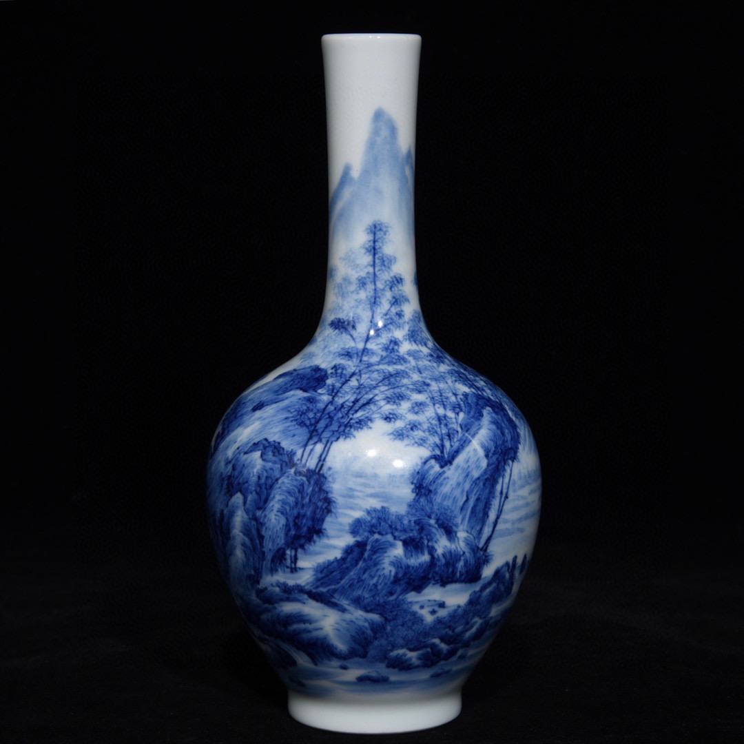 A blue-and-white long-necked vase with a landscape design: A blue-and-white long-necked vase with a landscape design, bearing the mark of the Jiangxi Porcelain Company during the Republic of China period. Height: 16.8cm, Diameter: 8.3cm.