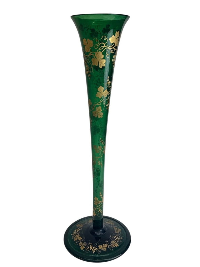 Crystal Staircase - Large crystal cone-shaped vase decorated with vine tendrils, 66cm: Large, leaf-green crystal trumpet-shaped vase with a rotating, engraved and gilded vine motif. It bears the original label from the Escalier de Cristal shop in the Palais Royal, run by Boin and Lahoch