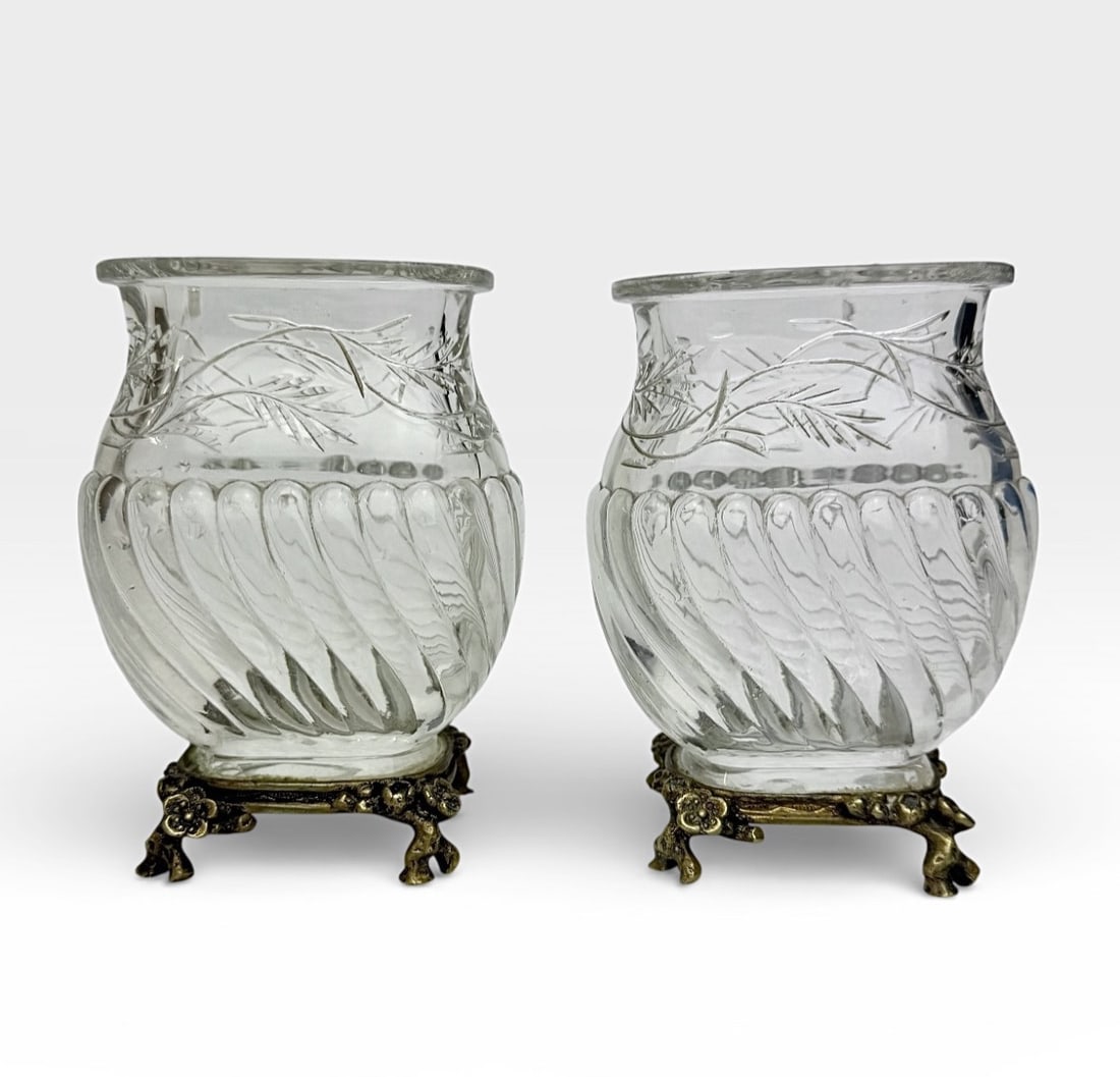 Baccarat - Pair of vases in the Japonisme style, circa 1880: Pair of Baccarat vases in colorless blown and tooled crystal. The body is decorated with bamboo cutwork, while the shoulder features wheel-engraved foliage. The four-legged bronze bases are decorated