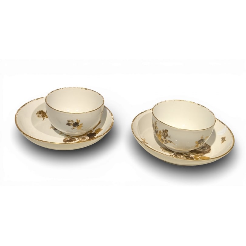 19th century Pair of Meissen bowls and saucers: Pair of Meissen porcelain bowls and saucers, Rose brune patternOrigin: GermanyPeriod: 19th centuryMaterials: PorcelainDimensions: Height 5 x Diameter 13 cm