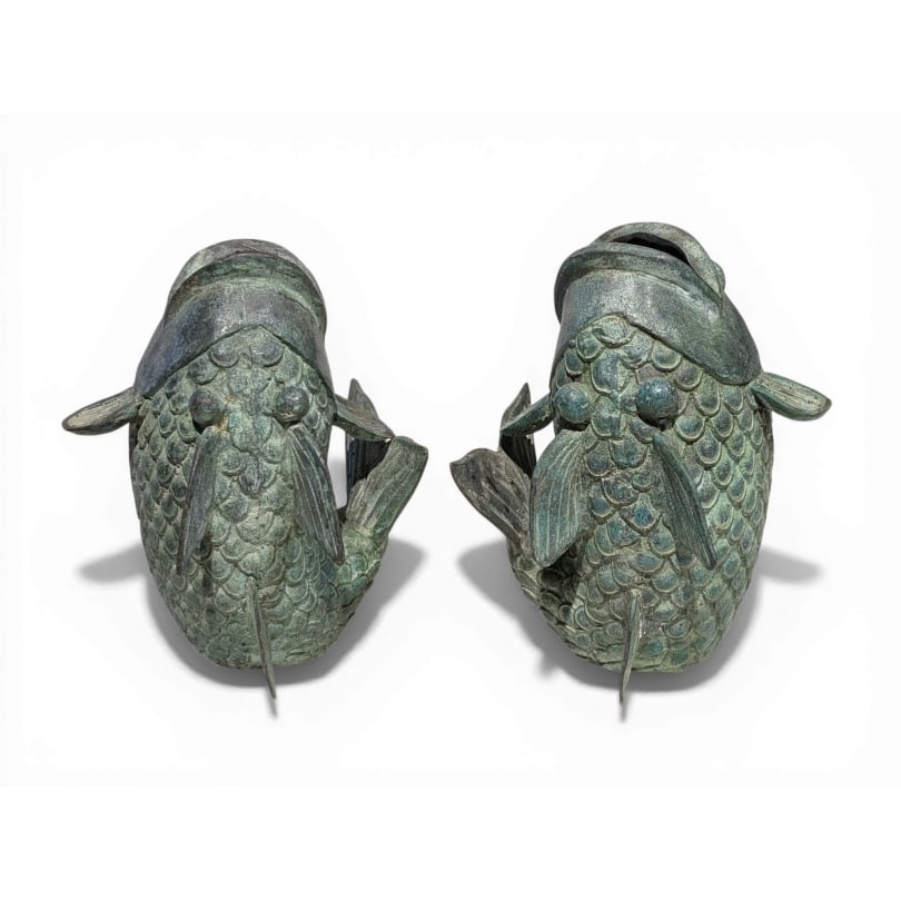 20th century Pair of green bronze fish vases: Pair of green bronze fish vasesOrigin: AsianPeriod: 20th centuryMaterials: BronzeDimensions: Ht 15 x 15 x 13 cm