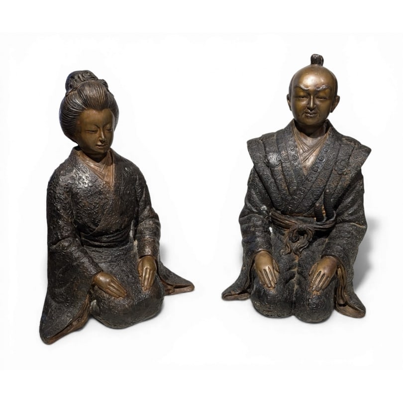 20th century Japanese couple in bronze: Japanese couple in bronzeOrigin: AsianPeriod: 20th centuryMaterials: BronzeDimensions: Ht 28 x 20 x 16 cm