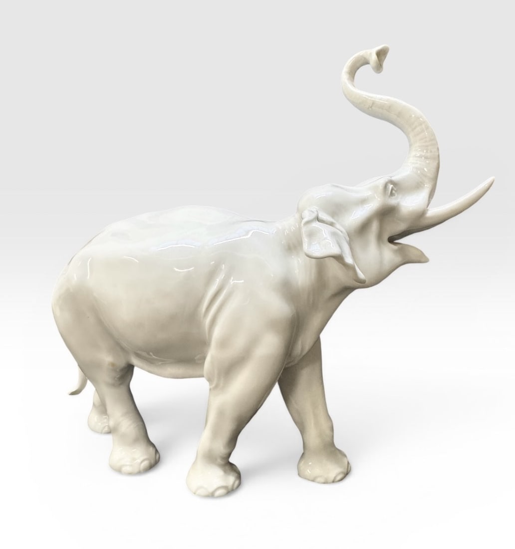 MEISSEN PORCELAIN FIGURE WHITE ELEPHANT: Meissen porcelain figure "White Elephant" created in 1940 by Erich Oehme. Marked with blue crossed swords, engraved with "Weiss" and numbered P 271. In very good condition, but one of the elephant's t