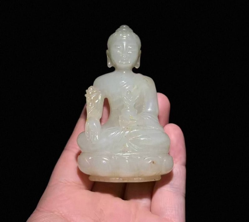 Hetian jade Buddhist statue: 8.3*5*3.2 cm, 131.9 grams.