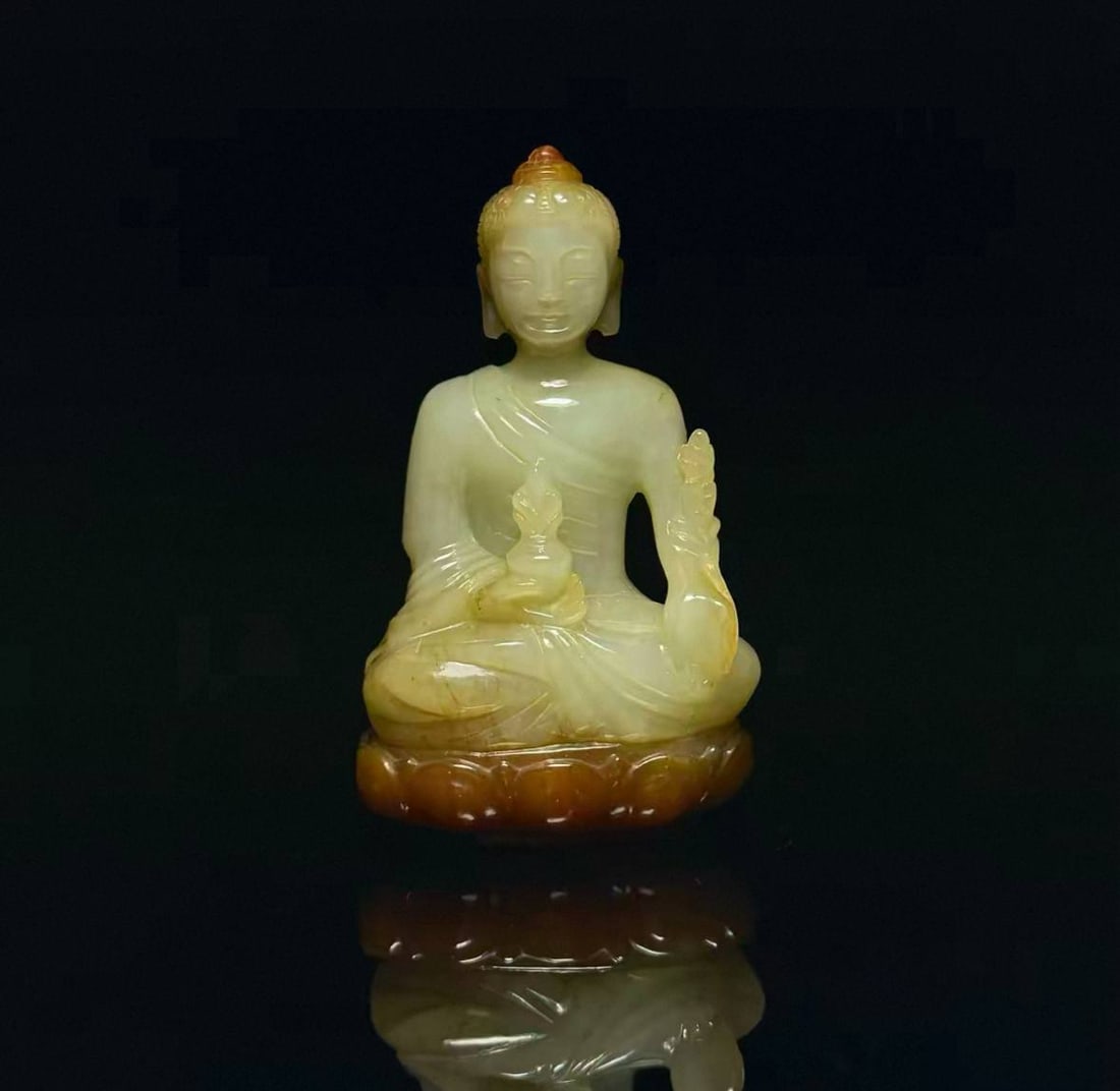 Antique Hetian jade statue Buddha: 9.8*5.6*3.8 cm, 209.1 grams