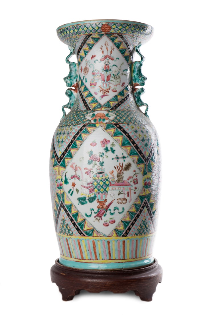 Antique Chinese porcelain vase CANTON Chenghua period mark (1 of 8)