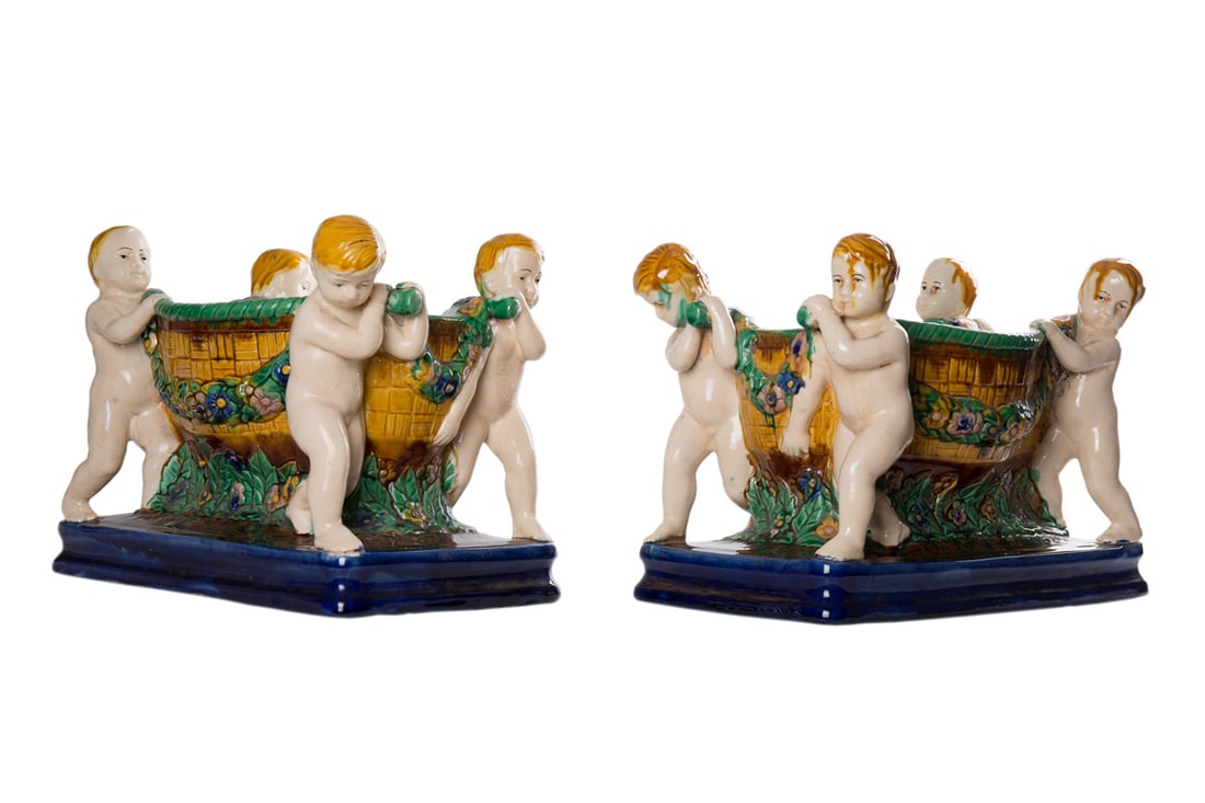 Pair of English ceramic bowls MAIOLICA, 31.5 cm: A pair of English ceramic MAIOLICA bowls, shaped like baskets, carried by four putti. These unusual pieces would be not only a collector's item but also a stylish accent in your home.Dimensions: heigh