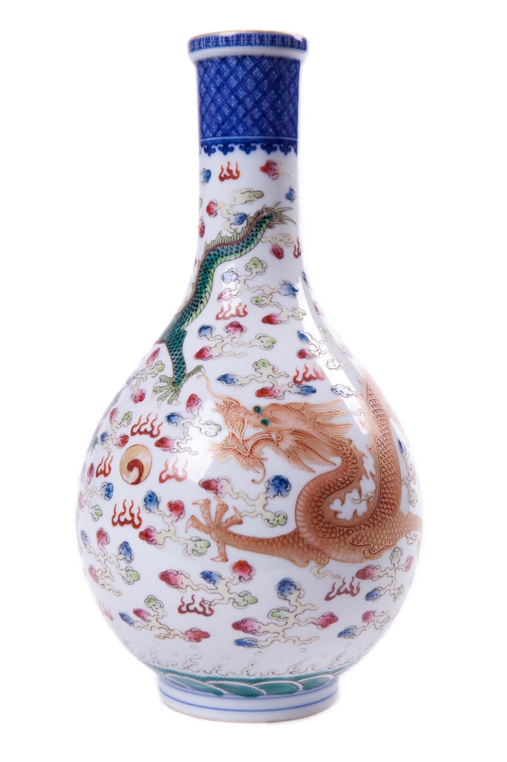 Antique Chinese vase with two dragons qing dynasty 24.5 cm: A Chinese bottle-shaped vase with an image of two dragons. There is a hallmark on the bottom.Dimensions: 24.5 cm, diameter 12.5 cmCondition: good, no visible defects.