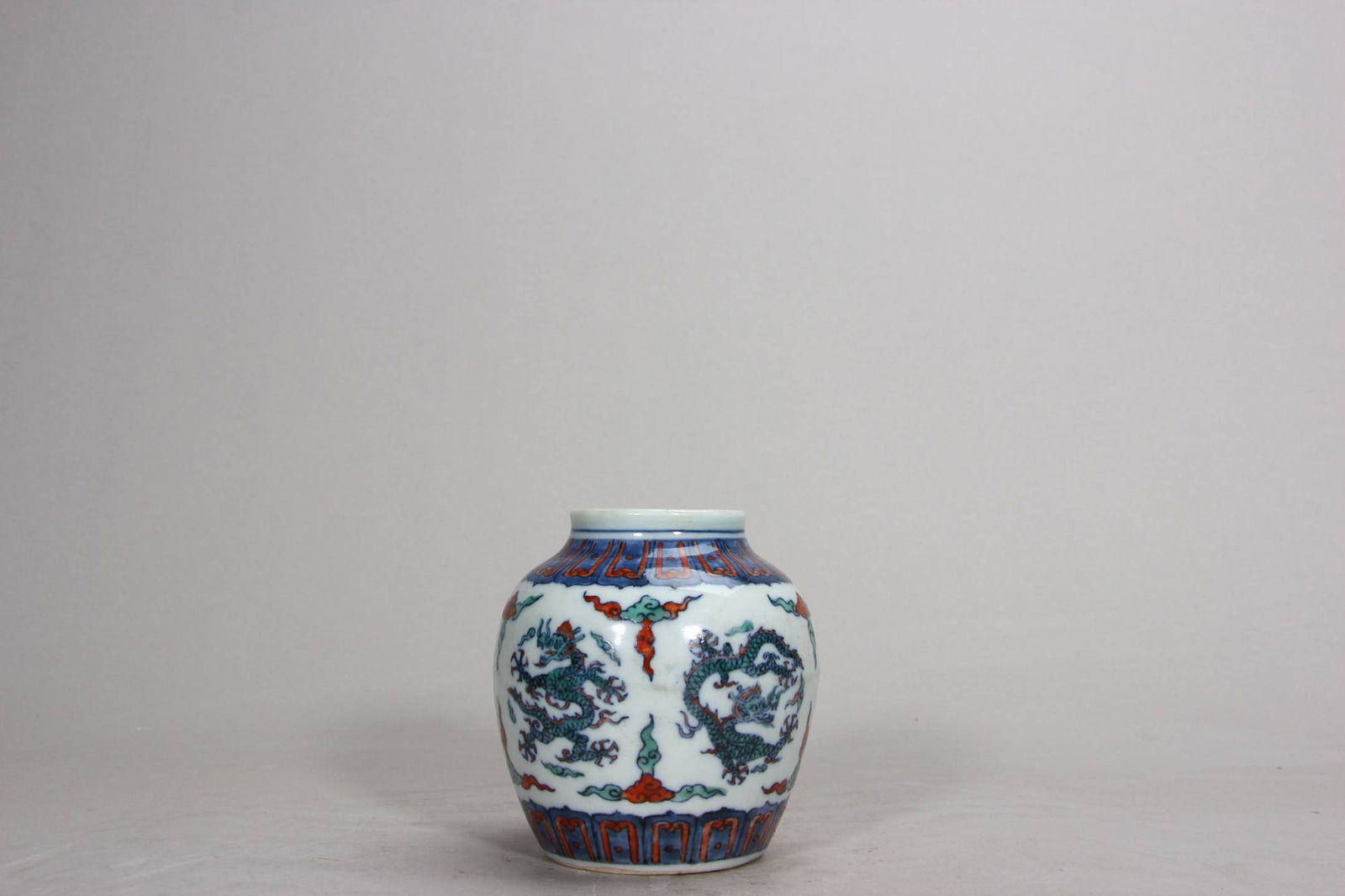 A small blue-and-white porcelain jar with polychrome dragon design: A small blue-and-white porcelain jar with polychrome dragon design from the Wanli period of the Ming Dynasty. Height: 9.2 cm.