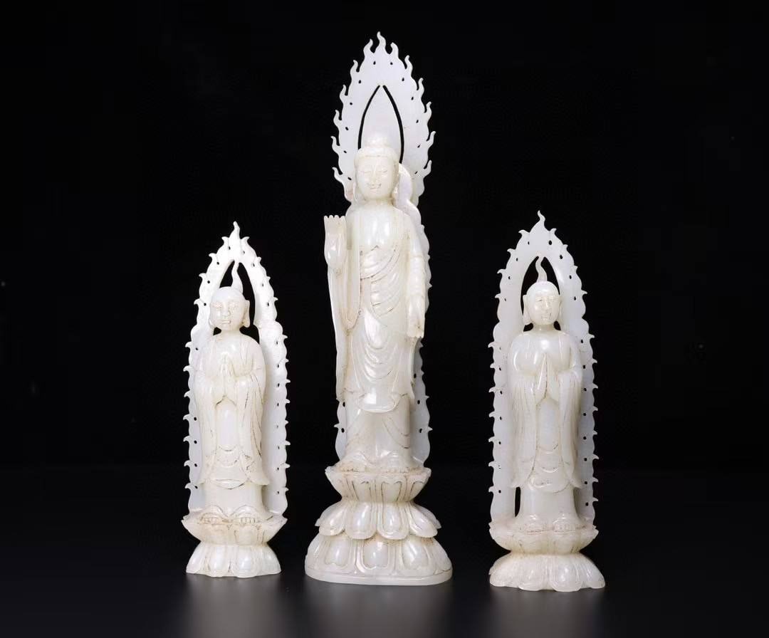 A set of exquisite,Hetian jade Buddha statues: A set of exquisite,Hetian jade Buddha statues. The carving is meticulous, with details as shown in the pictures. The large Buddha is 8 cm long, 4.5 cm wide, and 30.5 cm high; the small Buddha is 6 cm