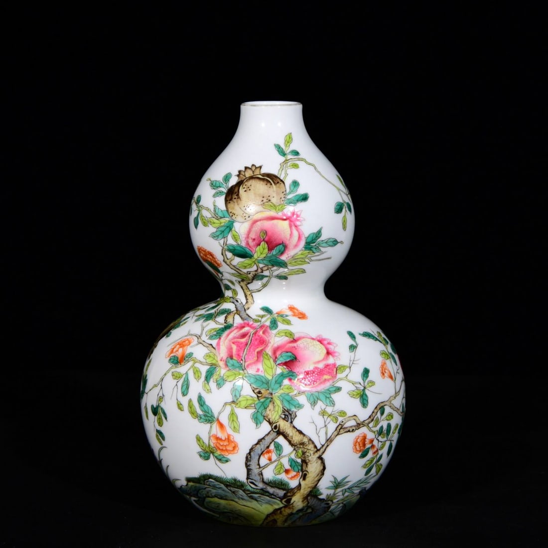 Qing Dynasty, Yongzheng Period, Enamel Pomegranate Pattern Gourd Vase: Qing Dynasty, Yongzheng Period, Enamel Pomegranate Pattern Gourd Vase 22/14cm