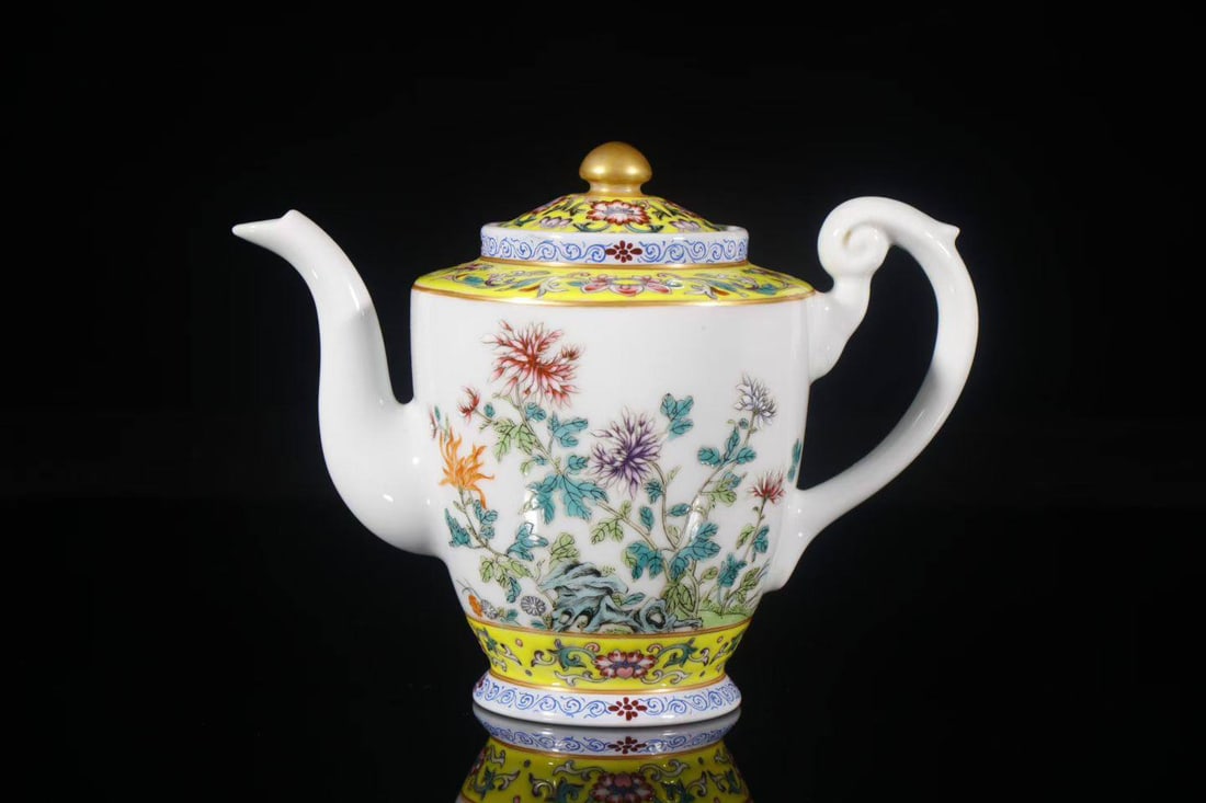 Jurentang Flower and Bird Teapot with Multiple Characters: Jurentang Flower and Bird Teapot with Multiple Characters: Height 12.5 cm, Mouth Diameter 6 cm, Base Diameter 6 cm