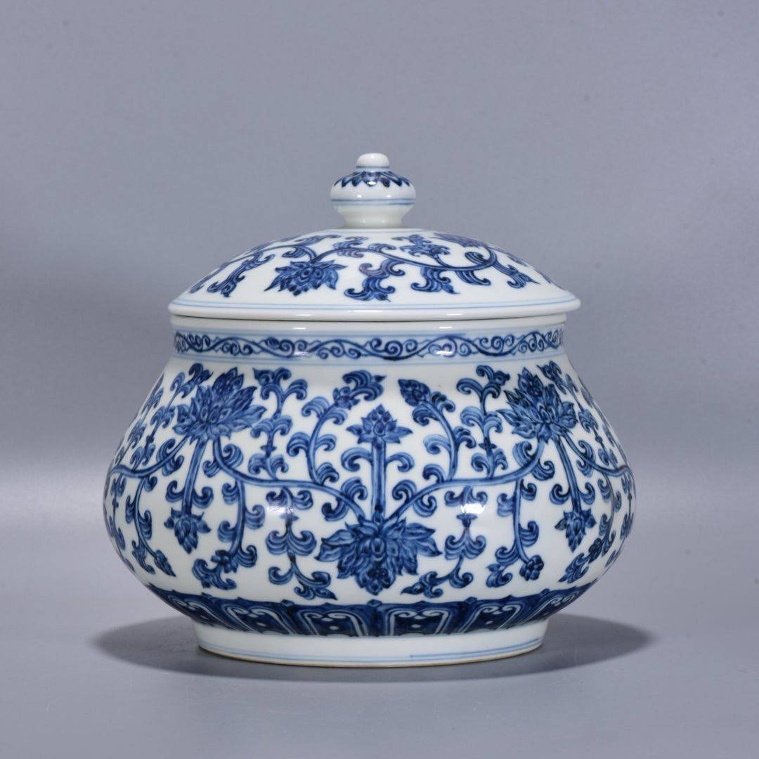 Ming Dynasty Xuande Period Blue and White Porcelain Covered Jar with Lotus Scroll Design: Ming Dynasty Xuande Period Blue and White Porcelain Covered Jar with Lotus Scroll Design, 21 x 22 cm