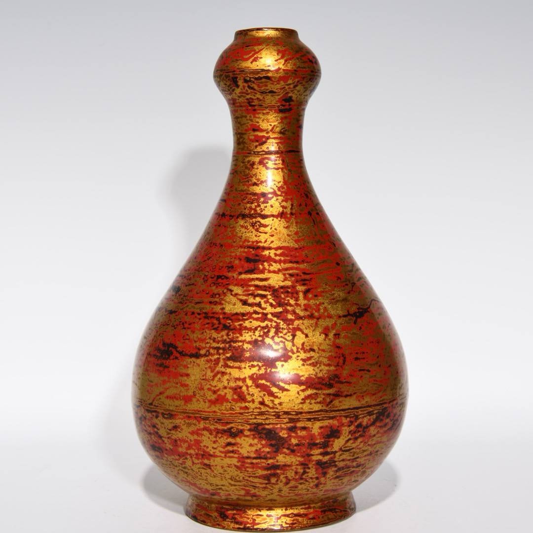 A Ming Dynasty Xuande period bronze-glazed garlic-head vase: A Ming Dynasty Xuande period bronze-glazed garlic-head vase, 32.5cm high and 18.5cm in diameter.