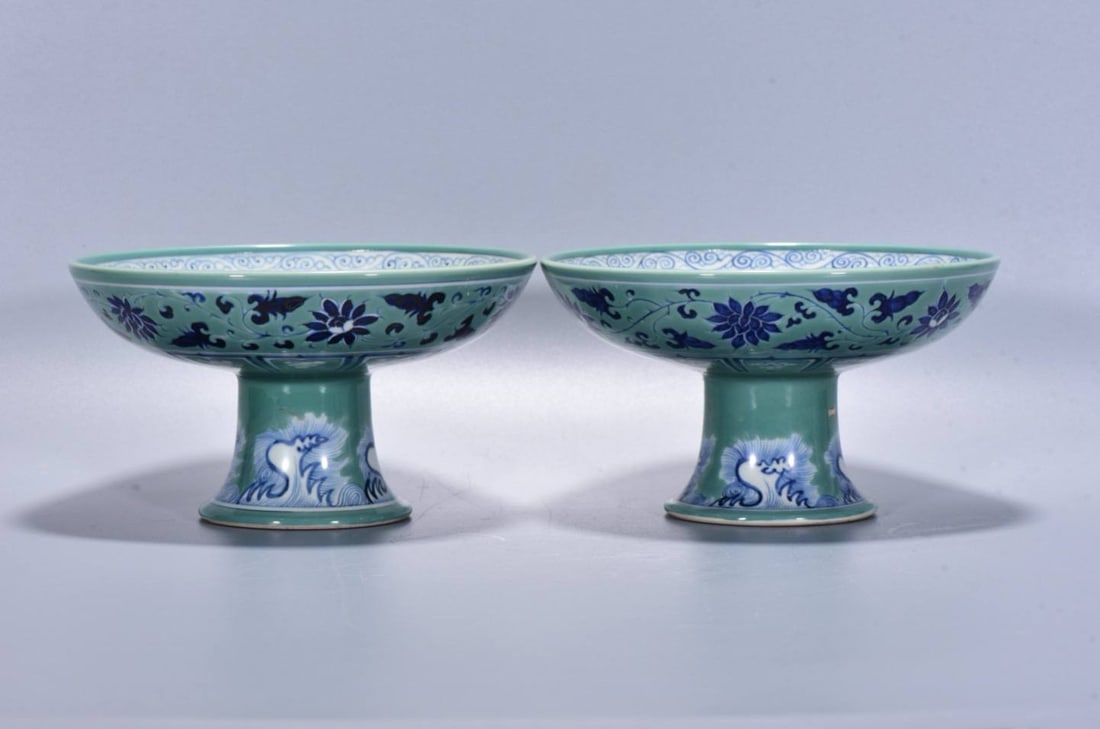 Yuan Dynasty Green-Glazed Blue and White Dragon Pattern High-Footed pair bowls: Yuan Dynasty Green-Glazed Blue and White Dragon Pattern High-Footed Dish, 10*18 cm