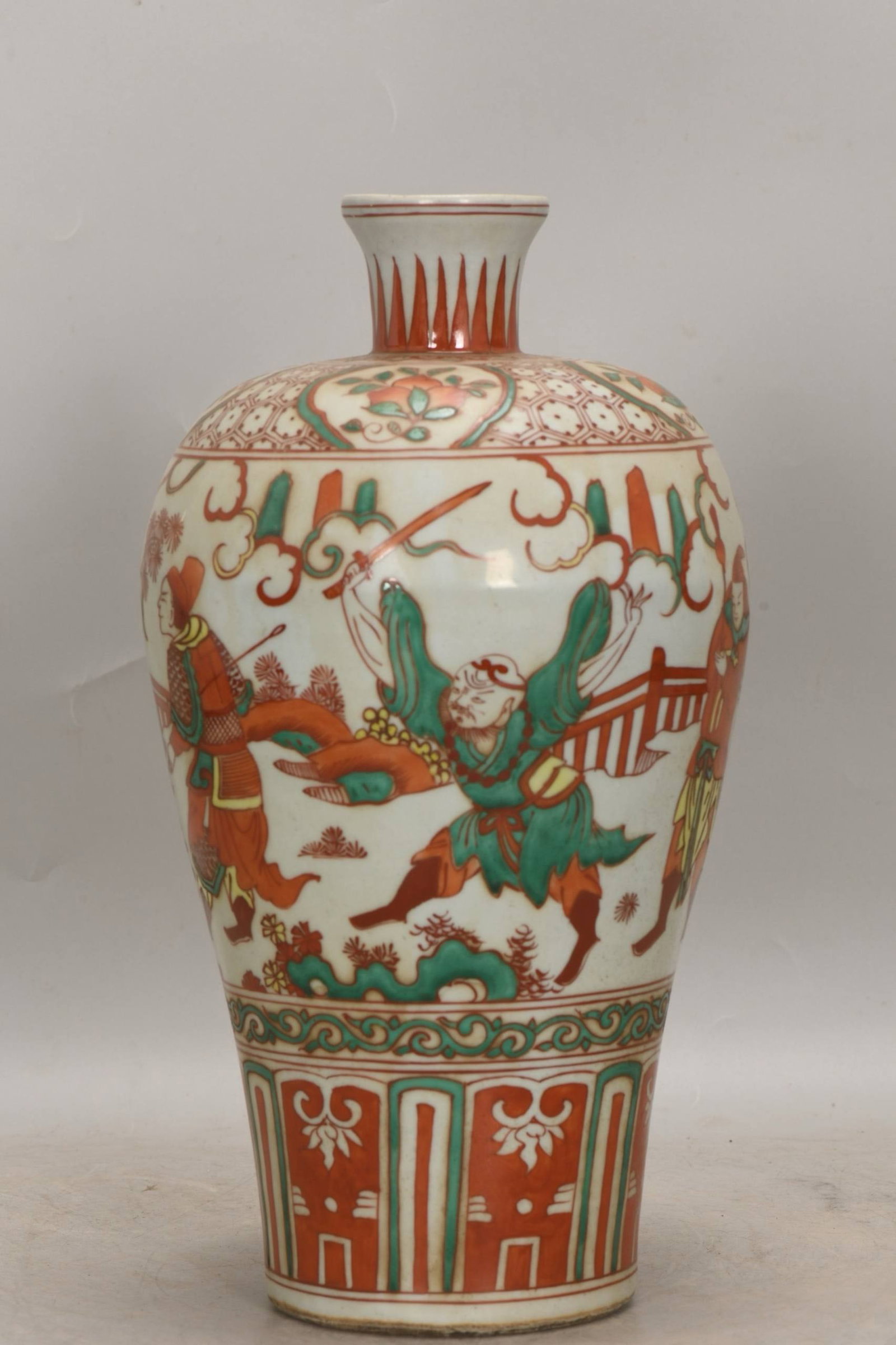 A red and green enamel plum vase with figures from the Jiajing period of the Ming Dynasty (1 of 8)