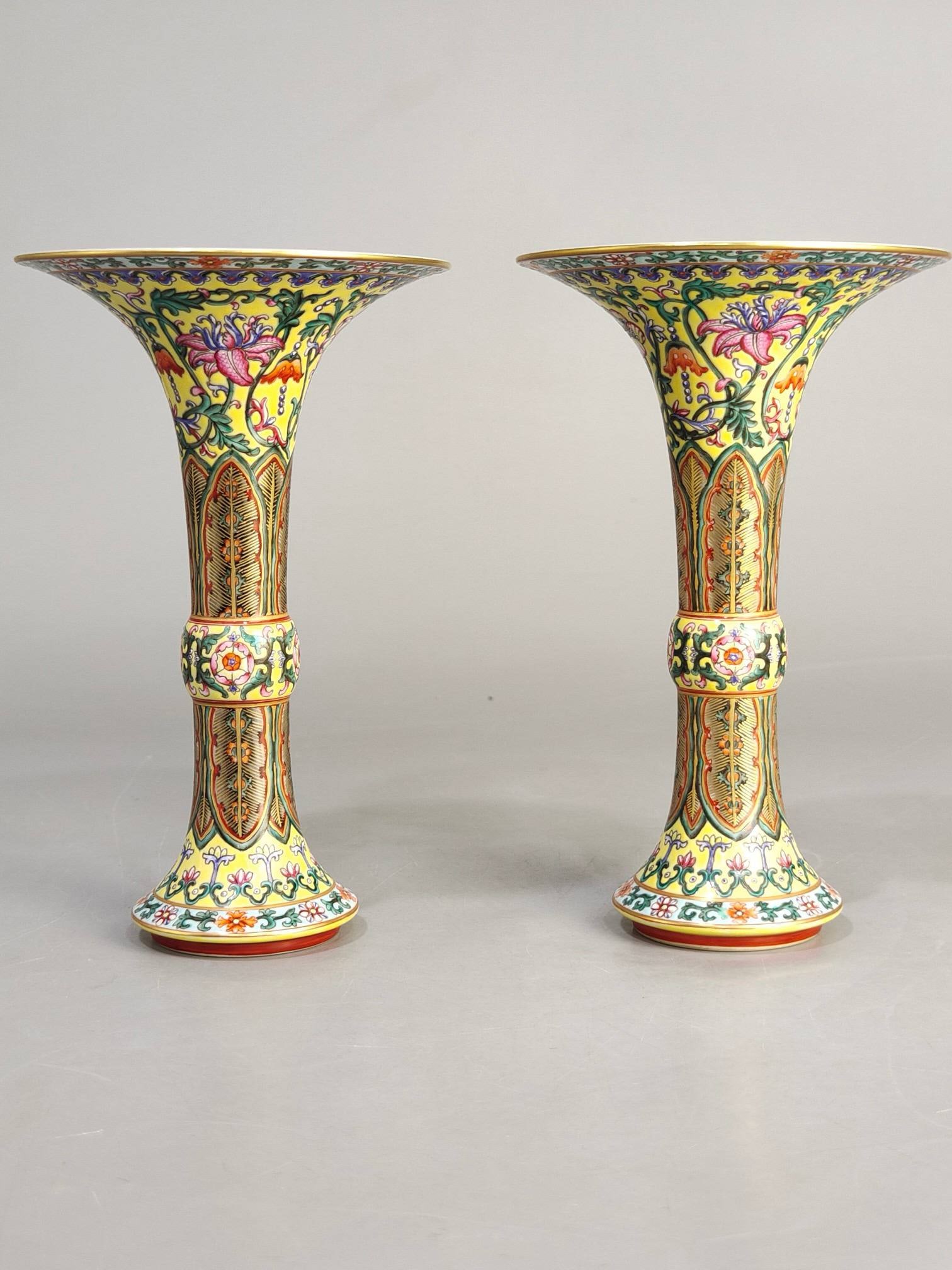 Qing Dynasty Qianlong period famille rose yellow ground lotus scroll vases: Height 20.5 cm, diameter 13 cm, Qing Dynasty Qianlong period famille rose yellow ground lotus scroll mushroom.