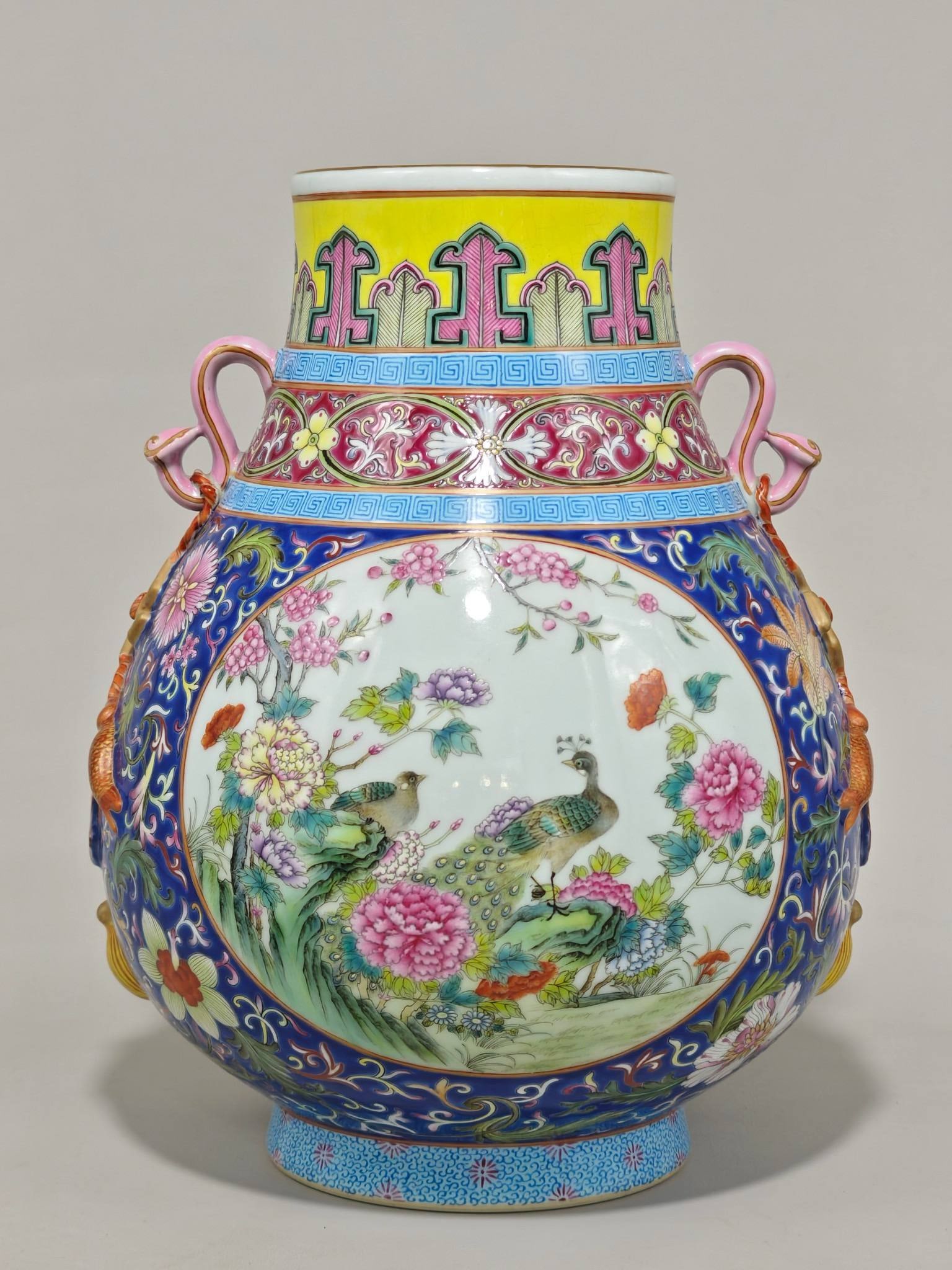 A famille rose vase with a sapphire blue background and openwork design of wealth and prosperity (1 of 6)