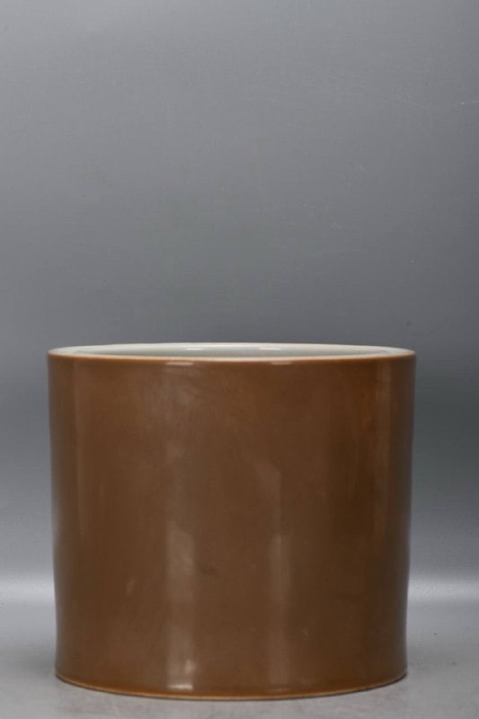 A Qing Dynasty Qianlong period eel-glazed brush holder (1 of 6)