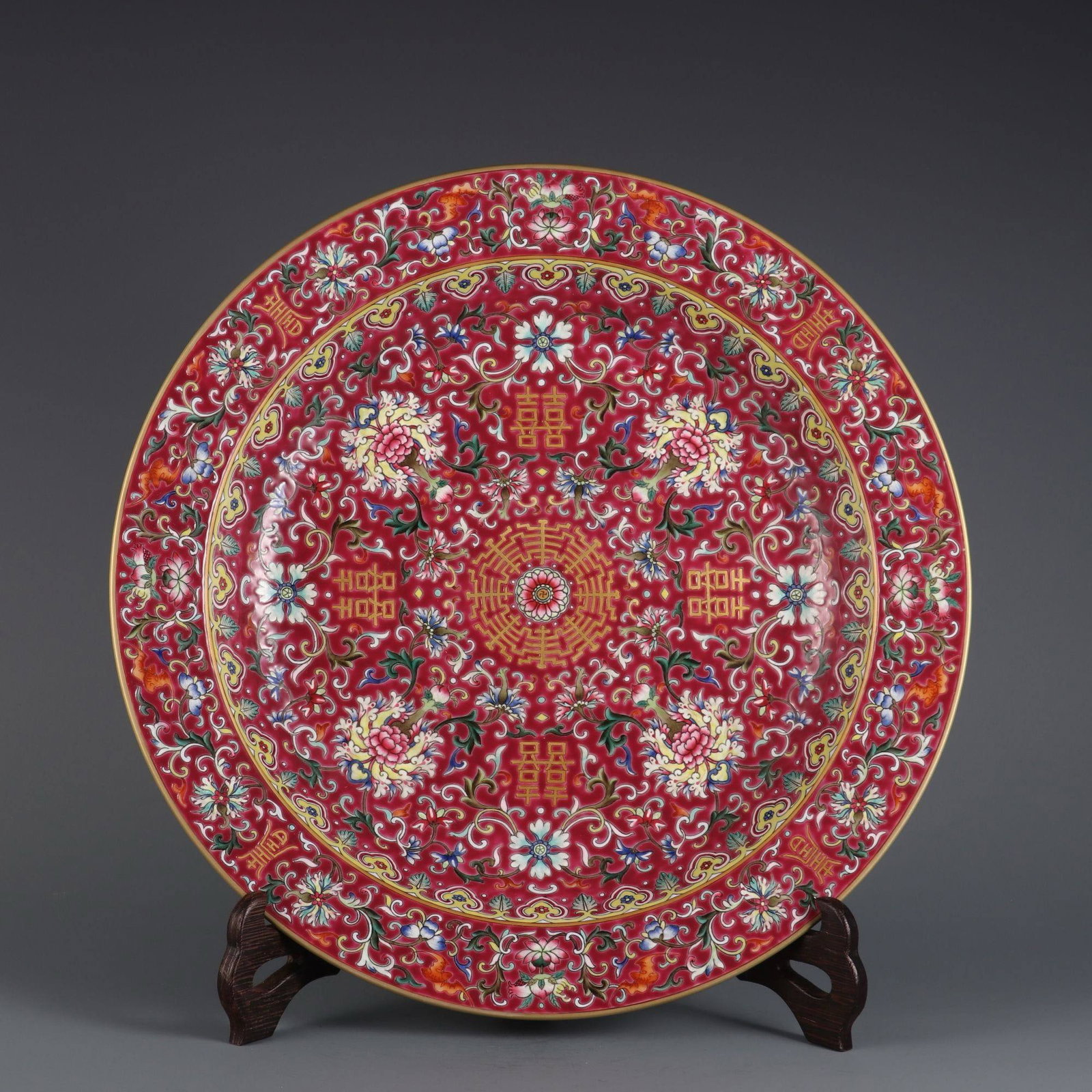A Qing Dynasty Jiaqing period (1866-1868) famille rose dish with a rouge-red: A Qing Dynasty Jiaqing period (1866-1868) famille rose dish with a rouge-red ground and gilt double happiness design. Dimensions: Height 6 cm, Diameter 37.5 cm.