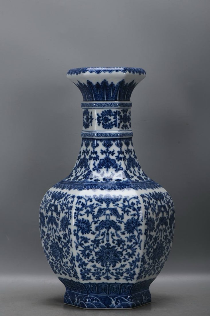 A Qing Dynasty Qianlong period blue and white hexagonal vase (1 of 8)