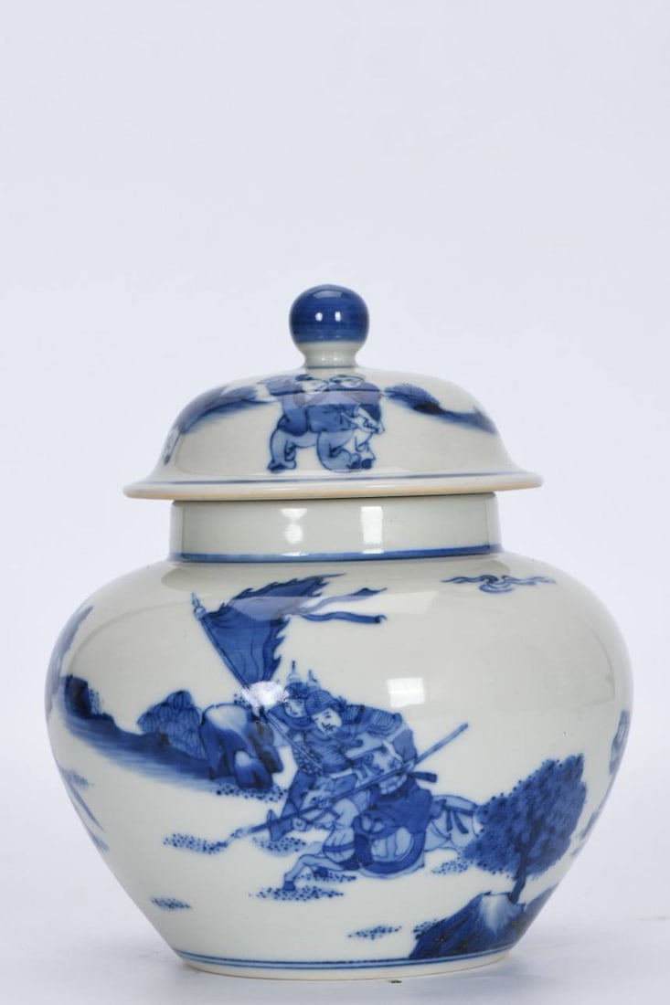 A Qing Dynasty Kangxi period tea caddy with figures: A Qing Dynasty Kangxi period tea caddy with figures, 18.1 cm high and 15.5 cm in diameter.