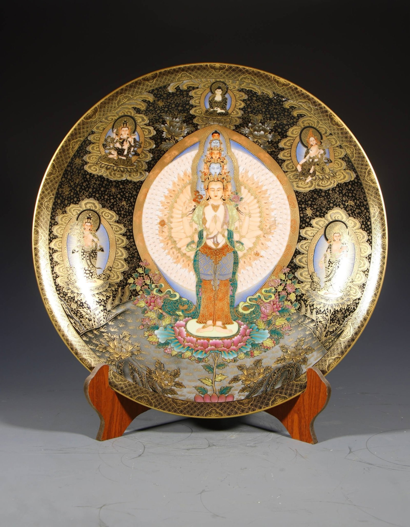 Qing Dynasty, Qianlong Period: Thangka-style gilt-painted Thousand-Hand Guanyin plate: Qing Dynasty, Qianlong Period: Thangka-style gilt-painted Thousand-Hand Guanyin plate, 9 cm high, 49.5 cm in diameter at the mouth, and 28.5 cm in diameter at the base.