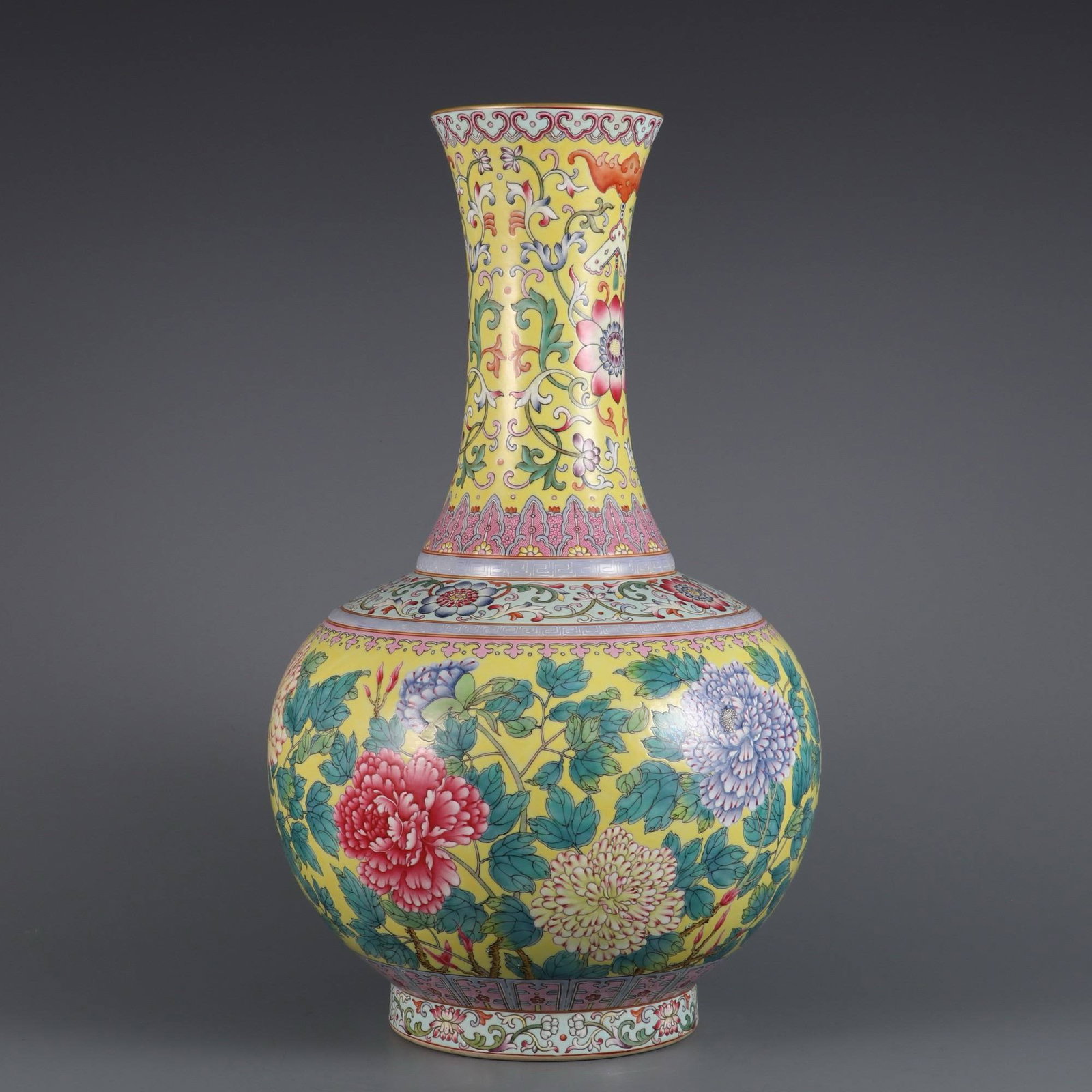 Qing Dynasty, Yongzheng period, yellow-ground famille rose peony-patterned vase: Qing Dynasty, Yongzheng period, yellow-ground famille rose peony-patterned vase. Dimensions: Height 39 cm, belly diameter 22 cm, mouth diameter 9.6 cm.