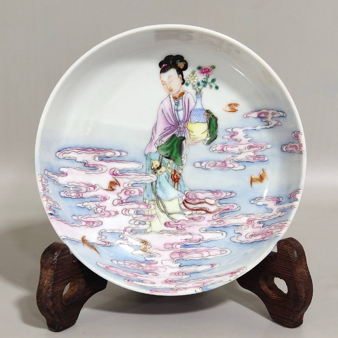 A small Qing Dynasty Yongzheng period rouge-red mushroom-shaped longevity offering plate (1 of 7)