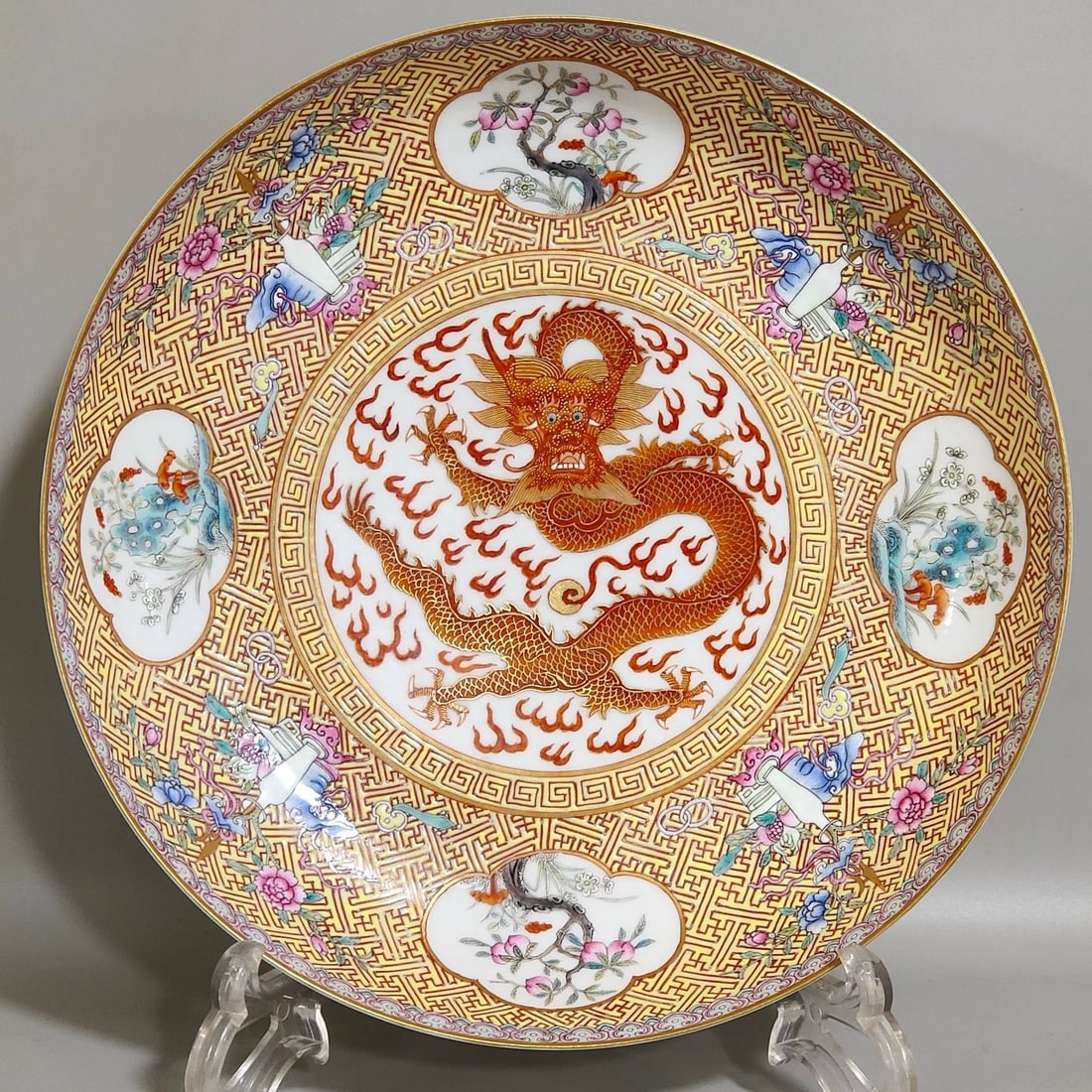 A Qing Dynasty Guangxu period plate with swastika pattern, openwork (1 of 7)