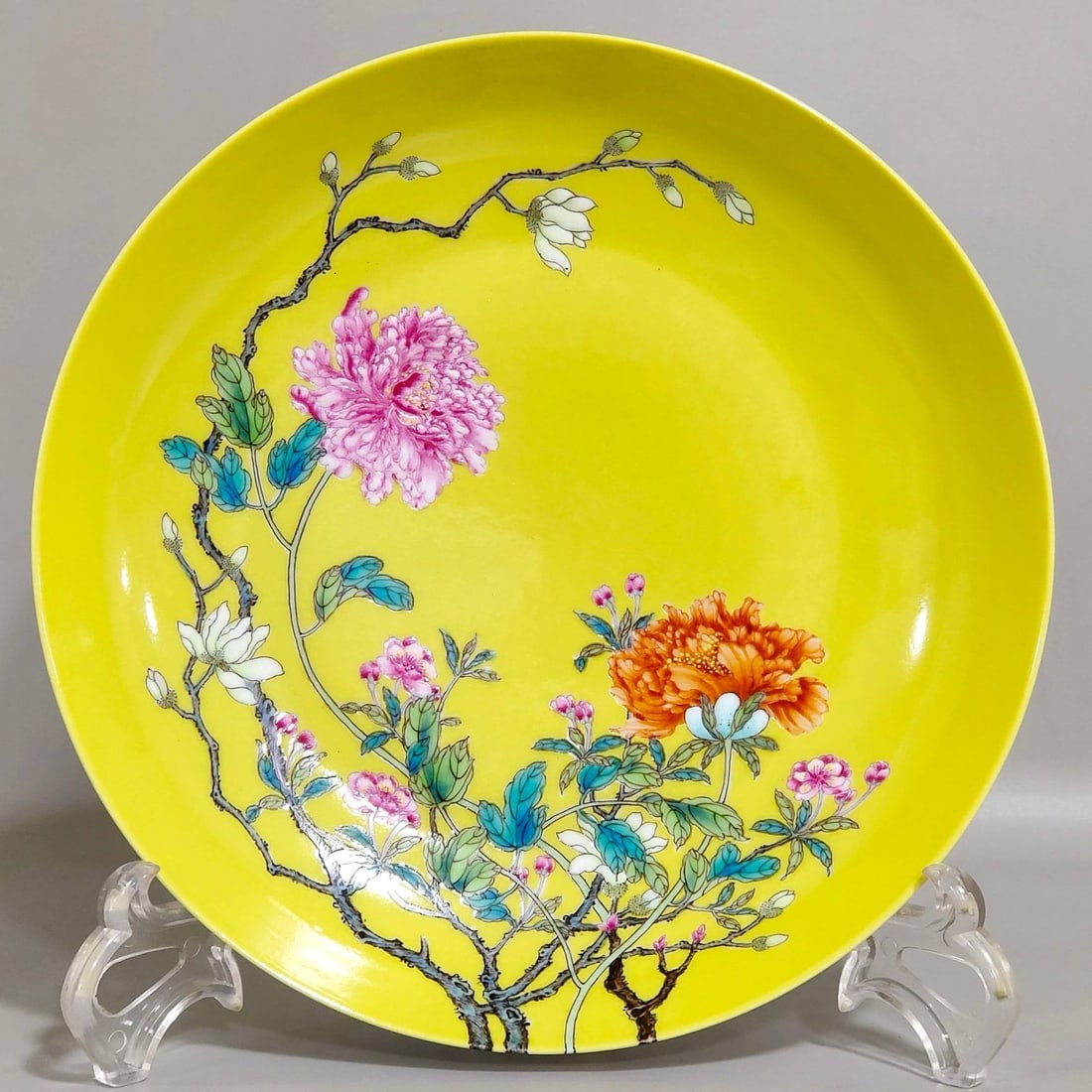 A lemon-yellow glazed peony-patterned dish (1 of 7)