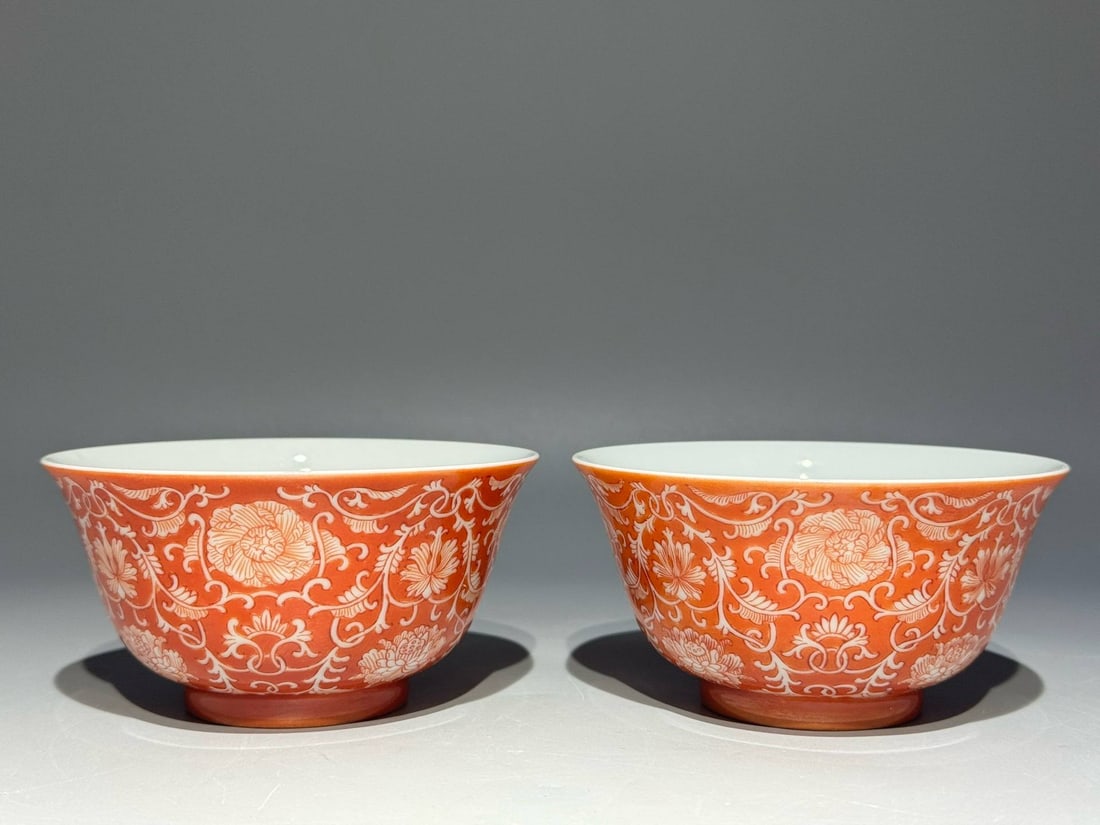 A Qing dynasty Qianlong period bowls: A Qing dynasty Qianlong period bowls with a vanadium-red floral scroll design. Height: 5.8cm, Width: 11cm