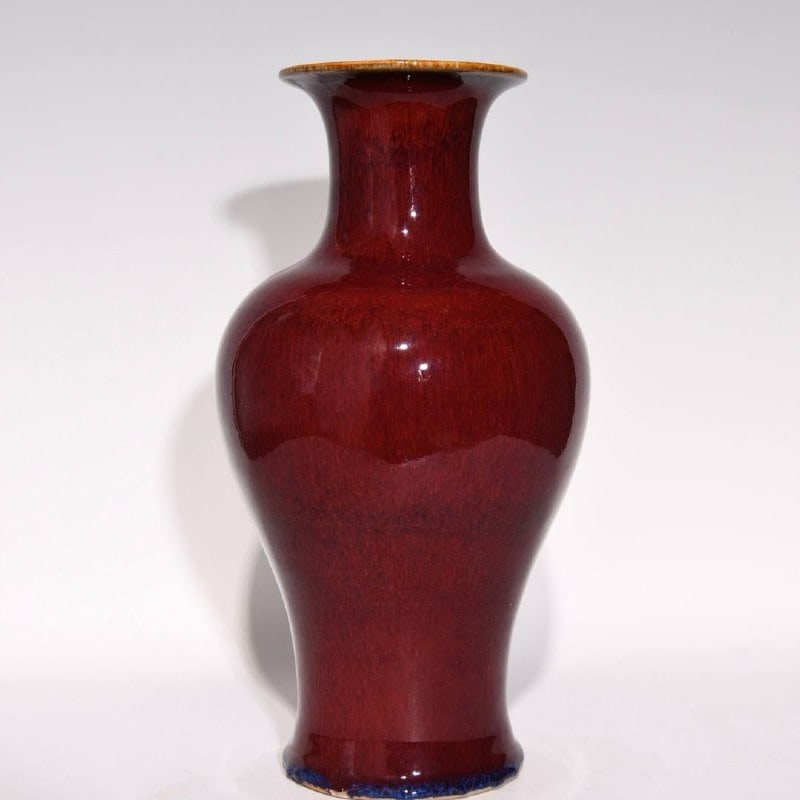 A Qing dynasty sacrificial vase: A Qing dynasty sacrificial red-glazed phoenix-tail vase, 35.5cm high and 19cm in diameter.