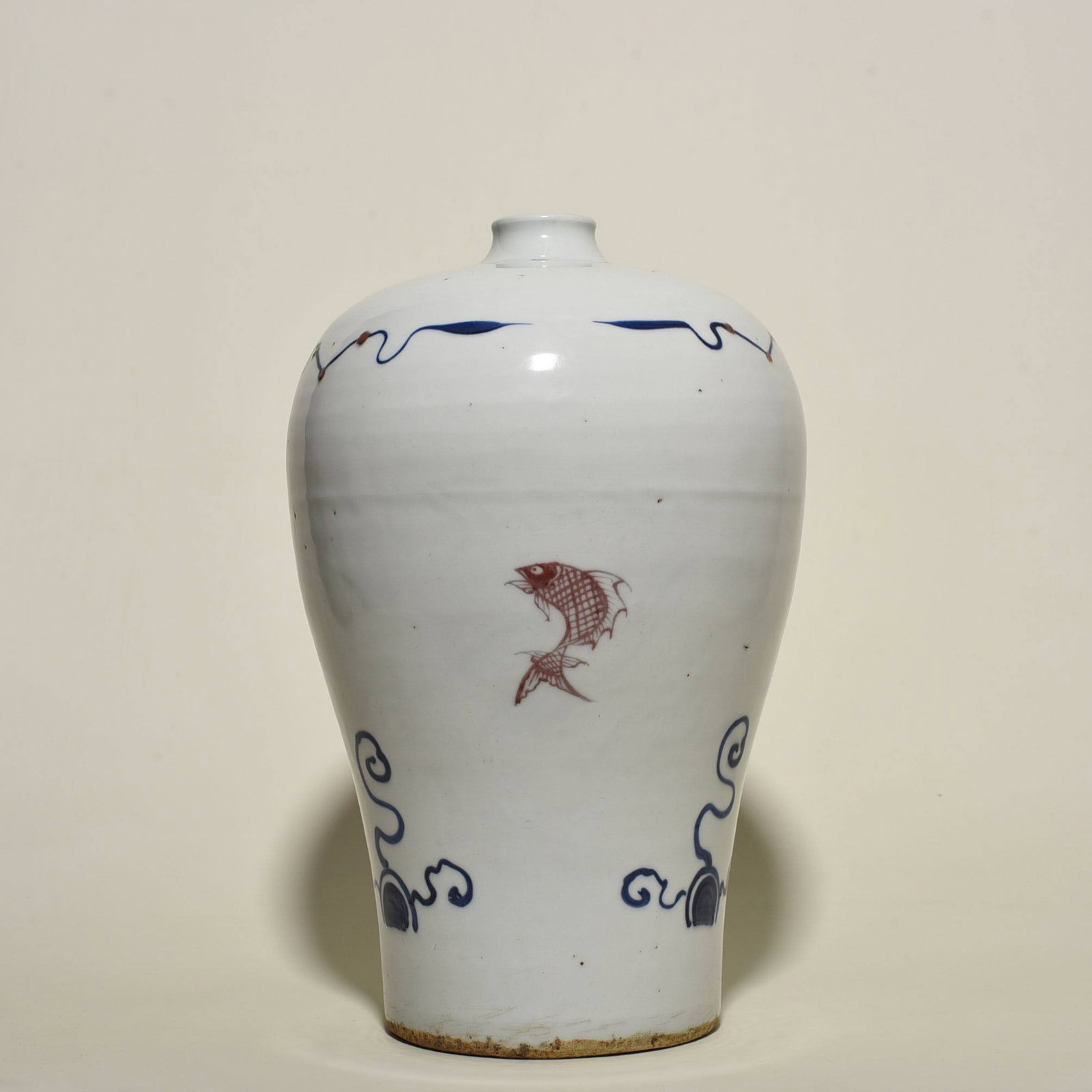 Ming Dynasty, Wanli Period vase: Ming Dynasty, Wanli Period, Blue and White Underglaze Red Fish and Algae Pattern Plum Vase, 35*22 cm