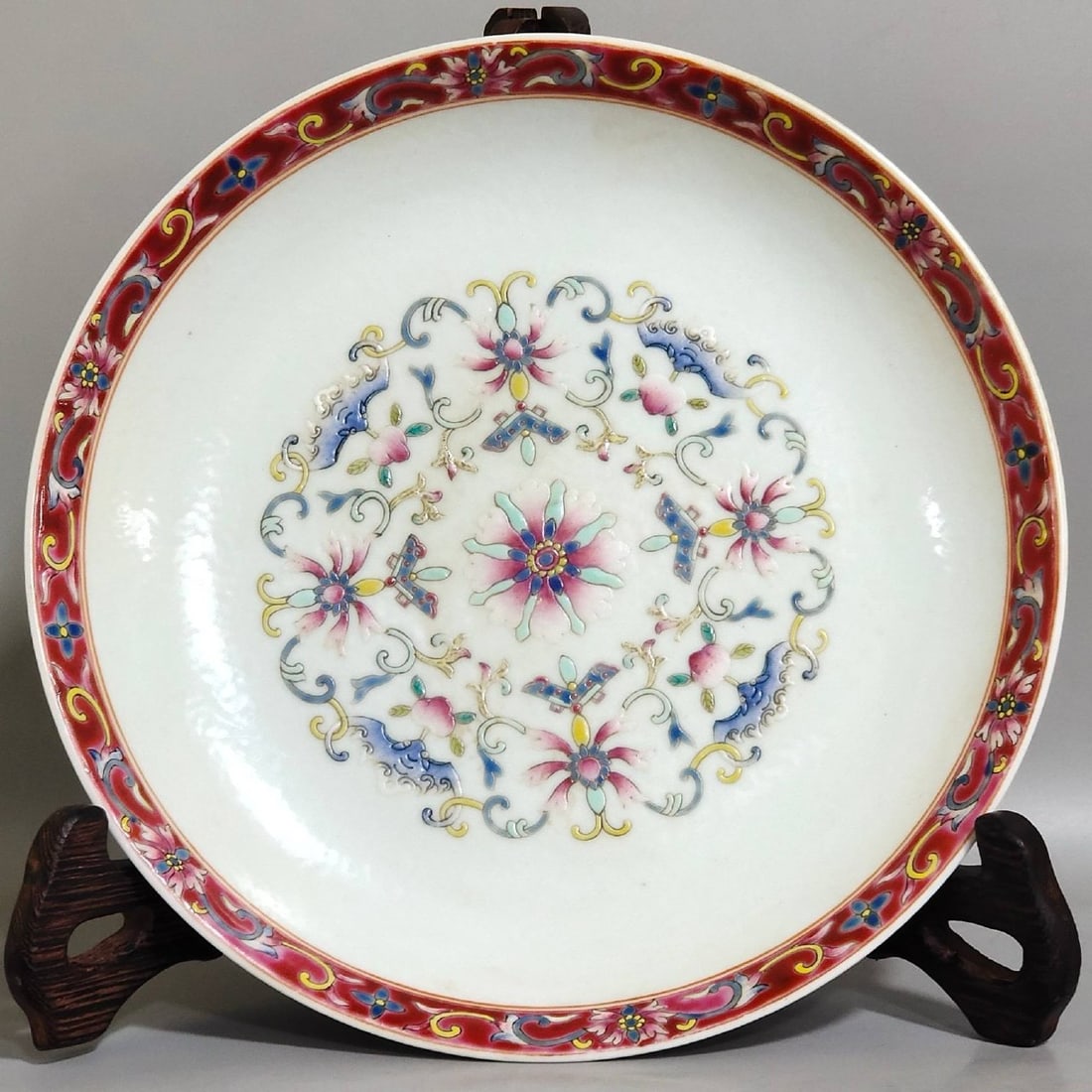 A Qing Dynasty Jiaqing period plate (1 of 7)
