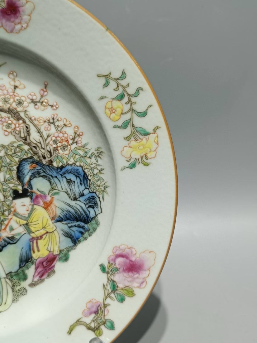 Late Qing Dynasty Guangzhou enamelware plate: Late Qing Dynasty Guangzhou enamelware plate featuring Magu offering longevity symbols . Height: 3.3cm, Width: 23.5cm