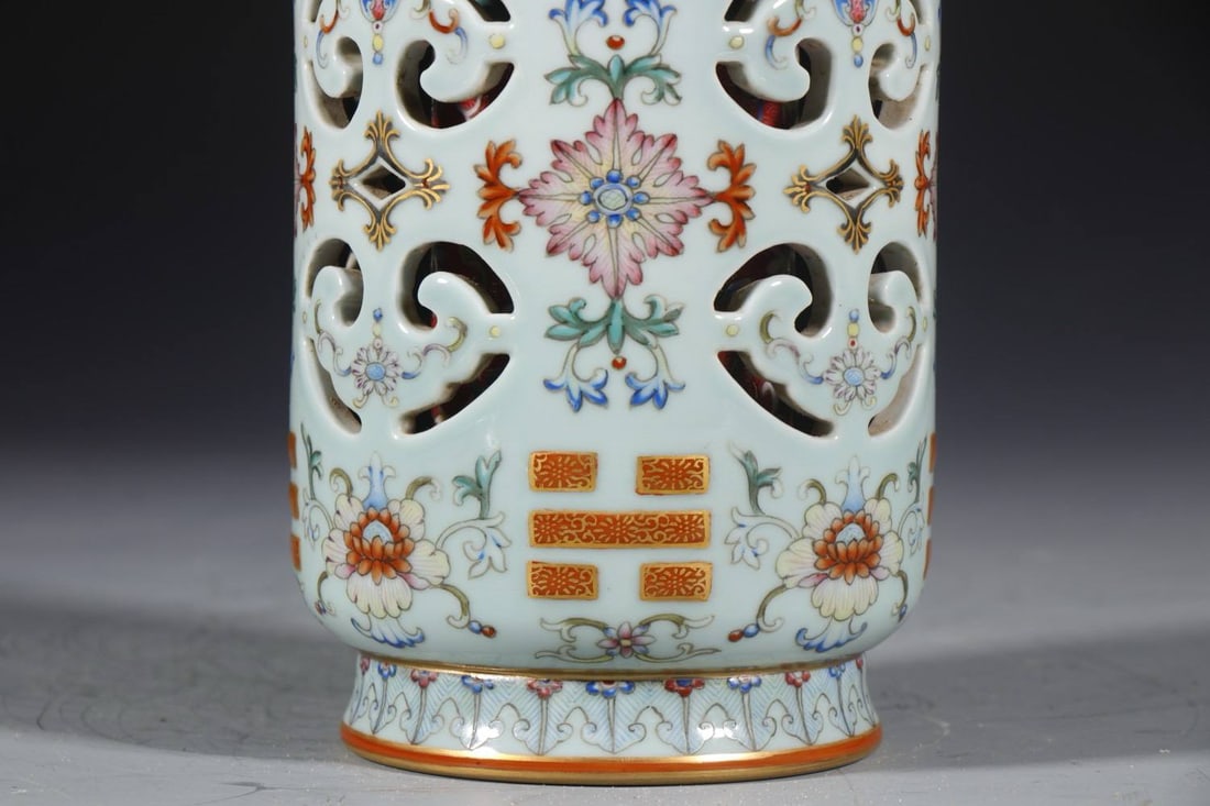Qing Dynasty, Qianlong Period vases (1 of 8)