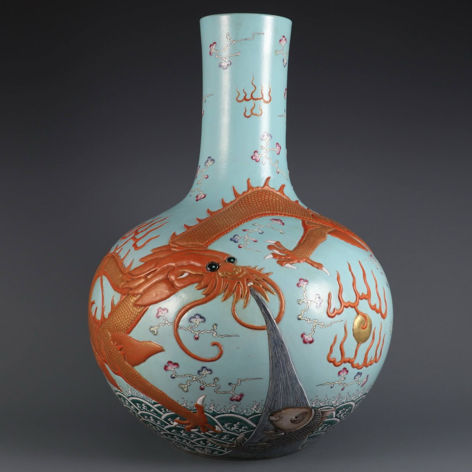 A large celestial globe vase with a turquoise ground and gilt carving dragon: A large celestial globe vase with a turquoise ground and gilt carving of a fish transforming into a dragon, made during the Qianlong period of the Qing Dynasty. Dimensions: Height 53.5 cm, Belly diame