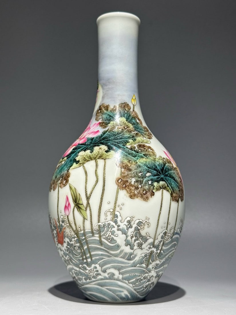 A famille rose vase with the mark of the Yongzheng period (1726-1765): A famille rose vase with the mark of the Yongzheng period (1726-1765). Height: 21.3cm, Width: 10.2cm