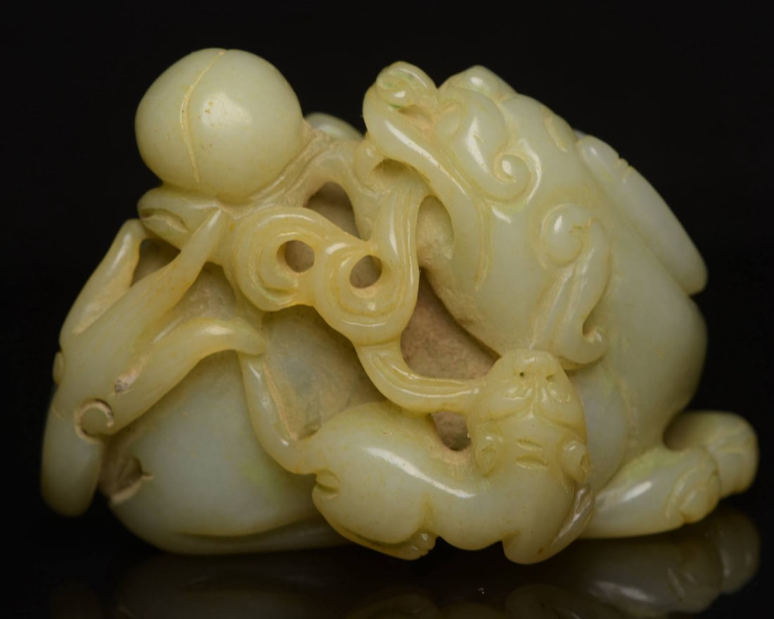 Hetian Jade Mother and Child Beast Design,: Dimensions: 9.2×6.3×5.7 cm, Weight: 382 grams.