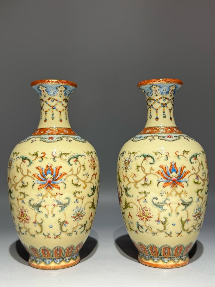 A famille rose-yellow beaded vases: A famille rose-yellow beaded vases depicting a Guanyin statue with lotus blossoms, made during the Qianlong reign of the Qing Dynasty. Height: 20.3cm, Belly diameter: 10.8cm.
