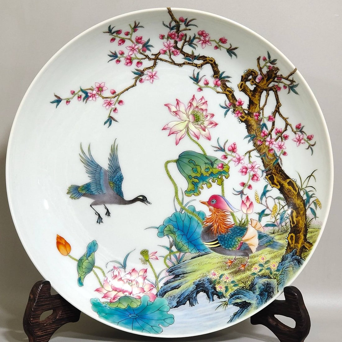A lotus and mandarin duck overlay plate: A lotus and mandarin duck overlay plate from the Yongzheng period of the Qing Dynasty, 5 cm high and 23.8 cm in diameter.