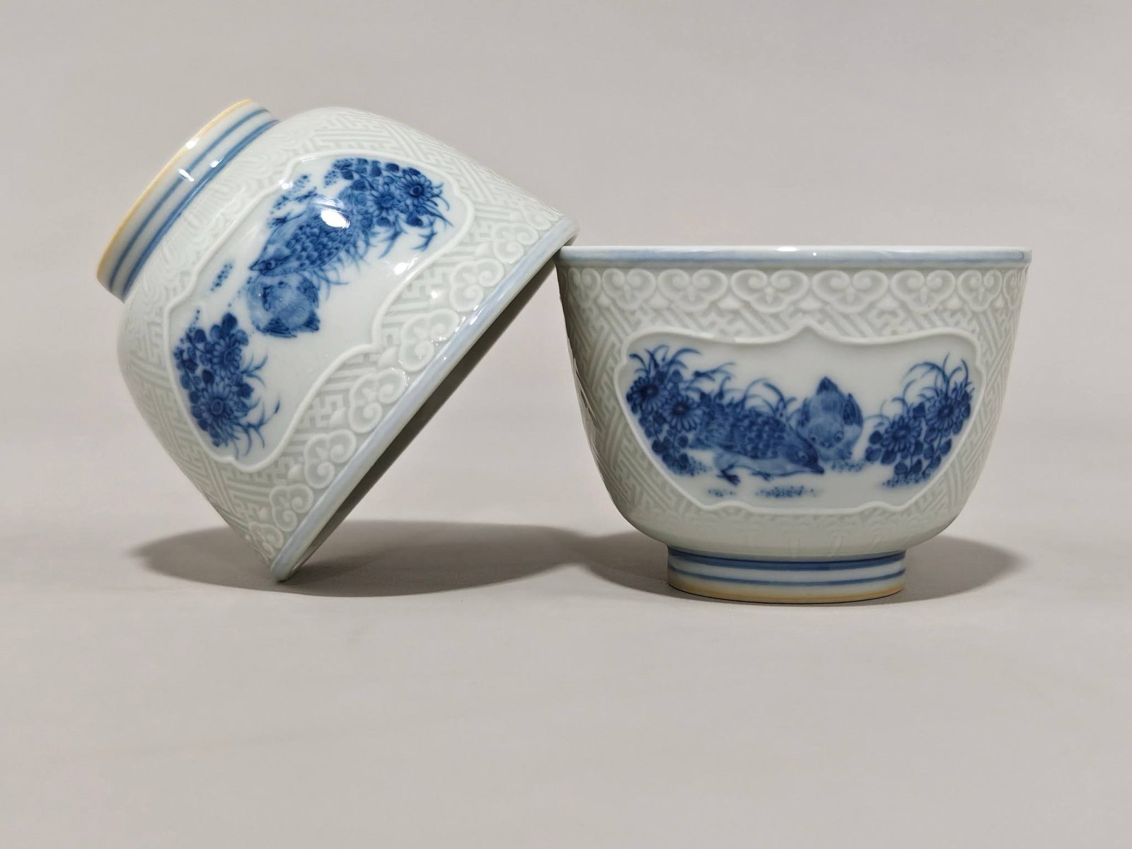 A porcelain cups with a carved window and a peaceful and prosperous scene: A porcelain cups with a carved window and a peaceful and prosperous scene, bearing the mark of the Yongzheng period of the Qing Dynasty. It measures 5.5 cm in height and 7.8 cm in diameter.
