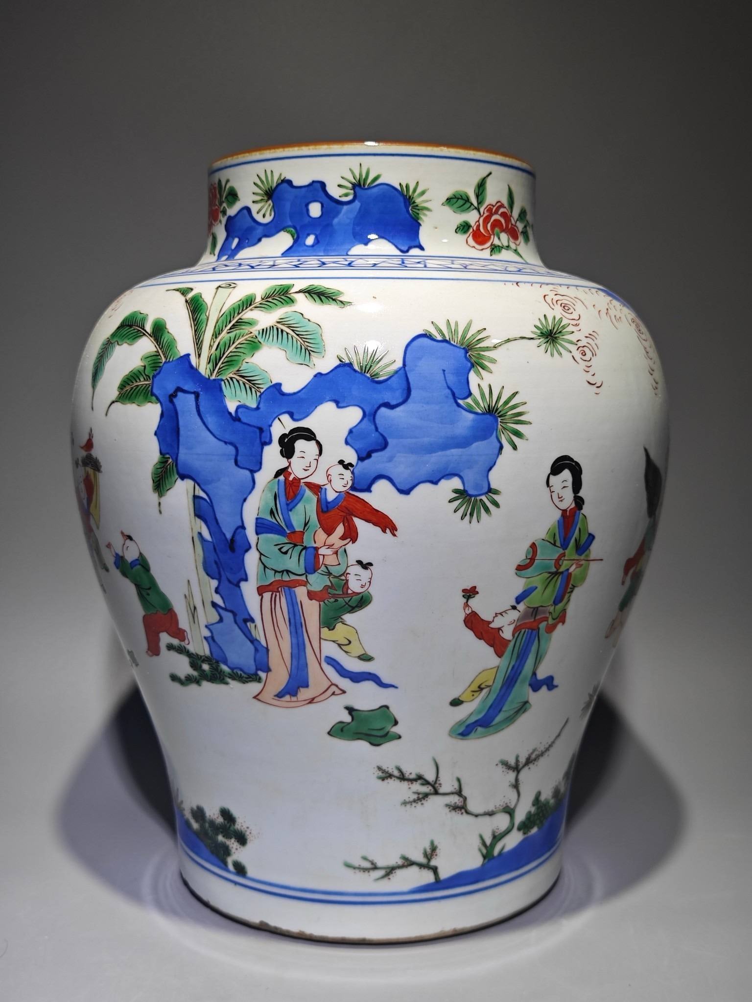 A polychrome jar depicting a maidservant teaching her son: A polychrome jar depicting a maidservant teaching her son, dating from the Kangxi period. Height: 33cm, belly diameter: 28cm.