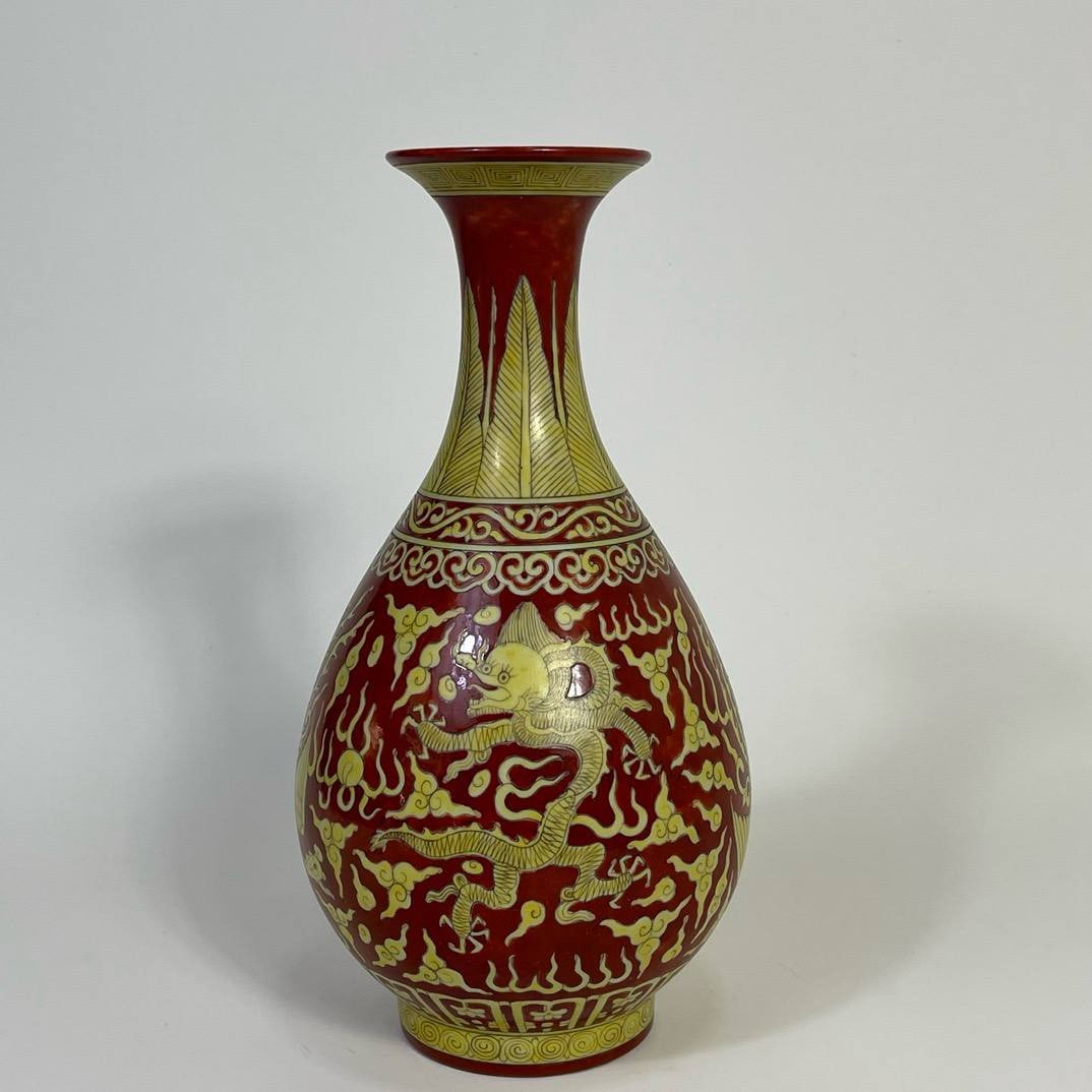 Ming Jiajing period red-ground dragon and phoenix pattern Yuhuchun vase (1 of 7)